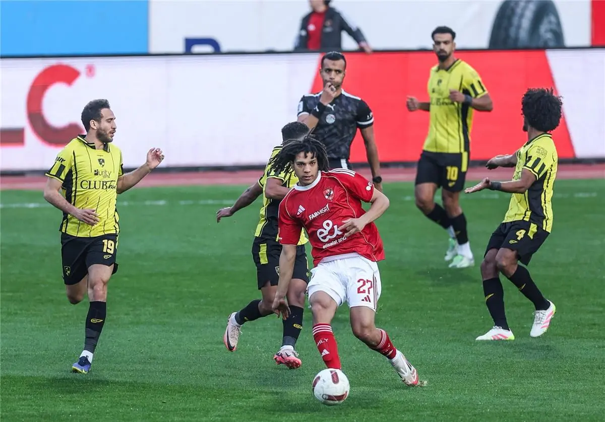 مروان عثمان يسجل هدف الأهلي الأول أمام سموحة