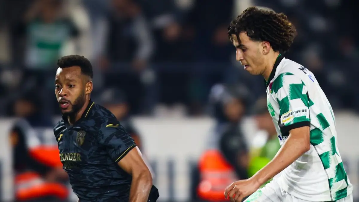 بالفيديو: هفوات تحكيمية تزين فوز الرجاء على اتحاد طنجة