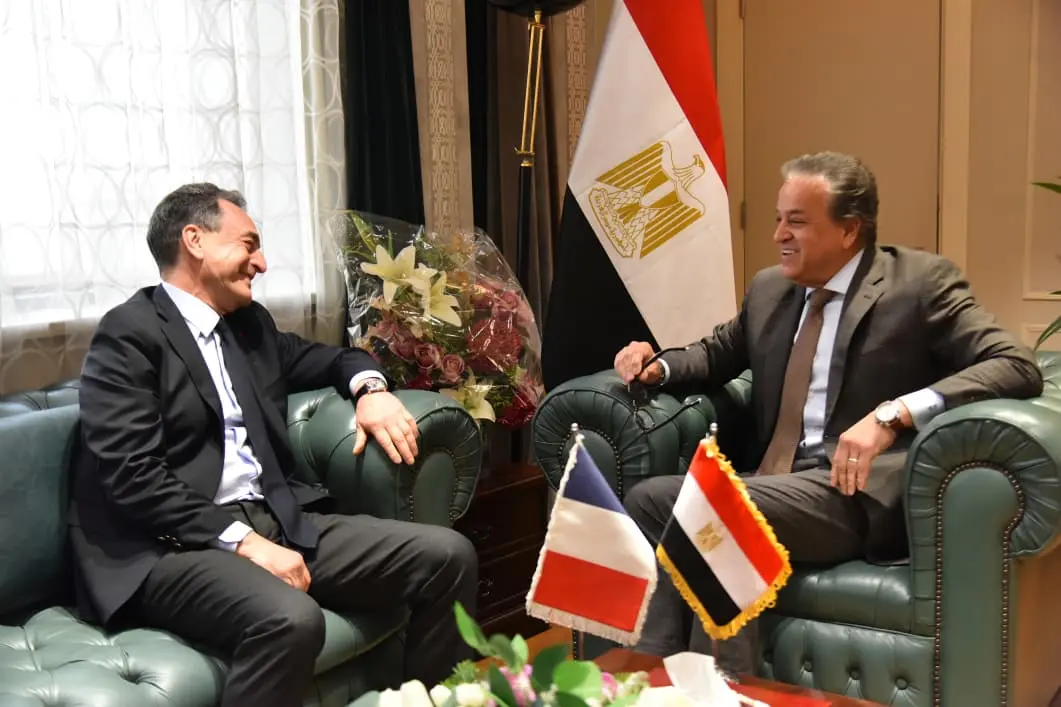 وزير الصحة يبحث مع سفير فرنسا دعم علاج مرضى الأورام القادمين من غزة بمستشفى «جوستاف روسي»