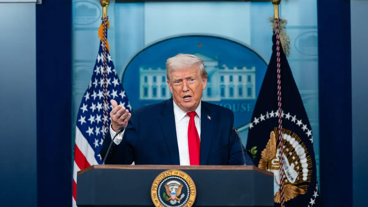 ترامب يتعهد بفرض رسوم جمركية جديدة