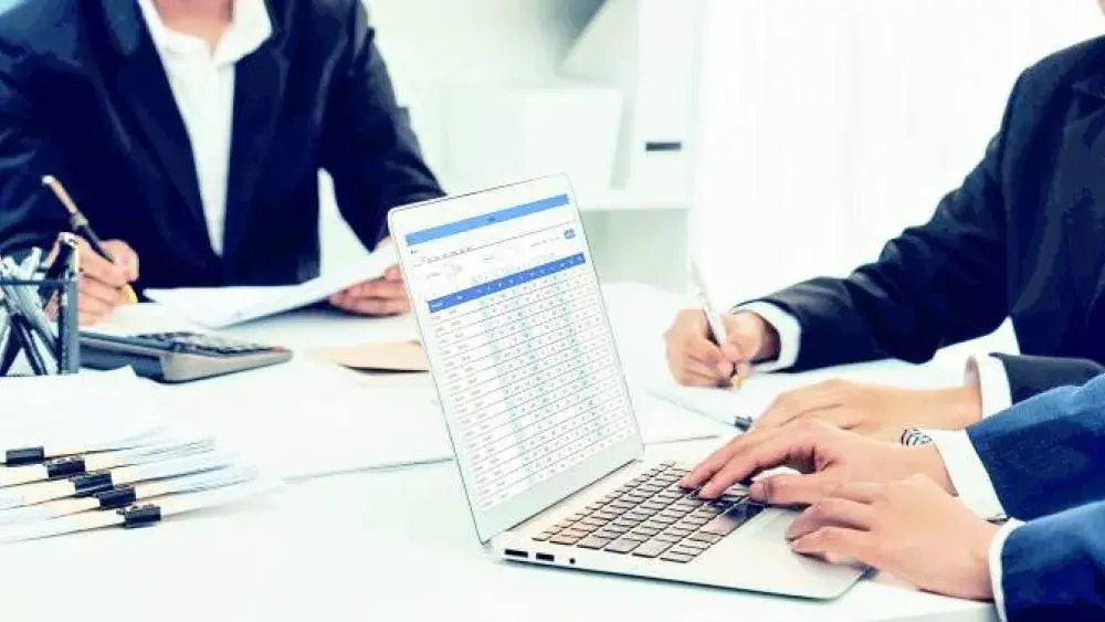 كُلف التشغيل.. تحدٍ يهدد استدامة الشركات الصغيرة والمتوسطة