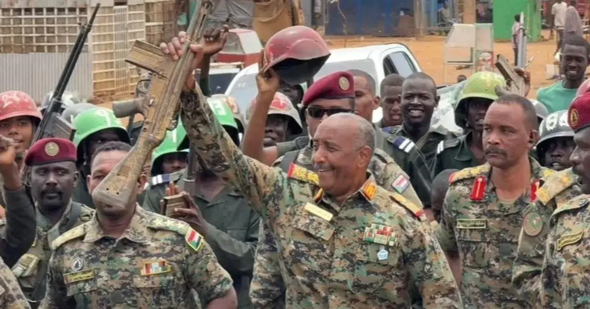 البرهان: لا حل في السودان سوى القضاء على "التمرد" أو "الاستسلام"