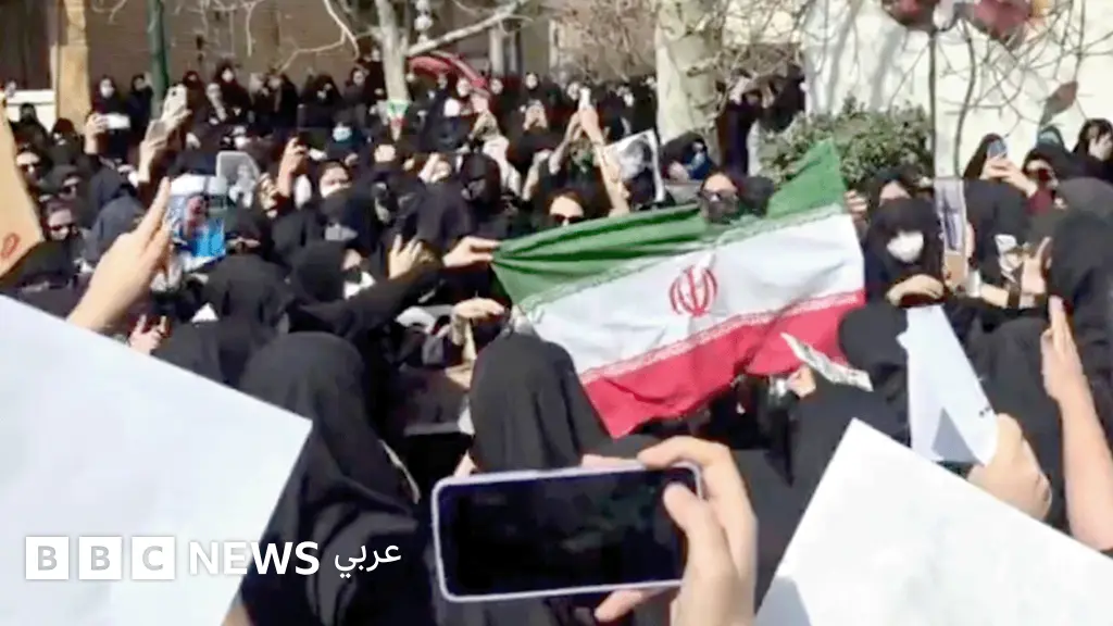 اتساع رقعة الاحتجاجات الطلابية المناهضة للحكومة في الجامعات الإيرانية - BBC News عربي