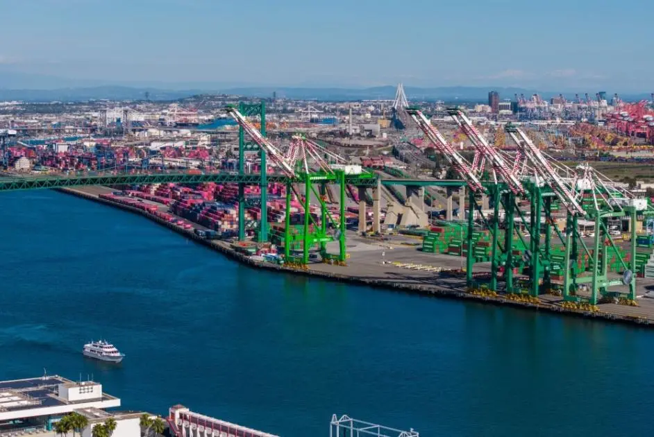 بكين تحضّ واشنطن على إلغاء الرسوم الأحادية بعد قرار المحكمة العليا