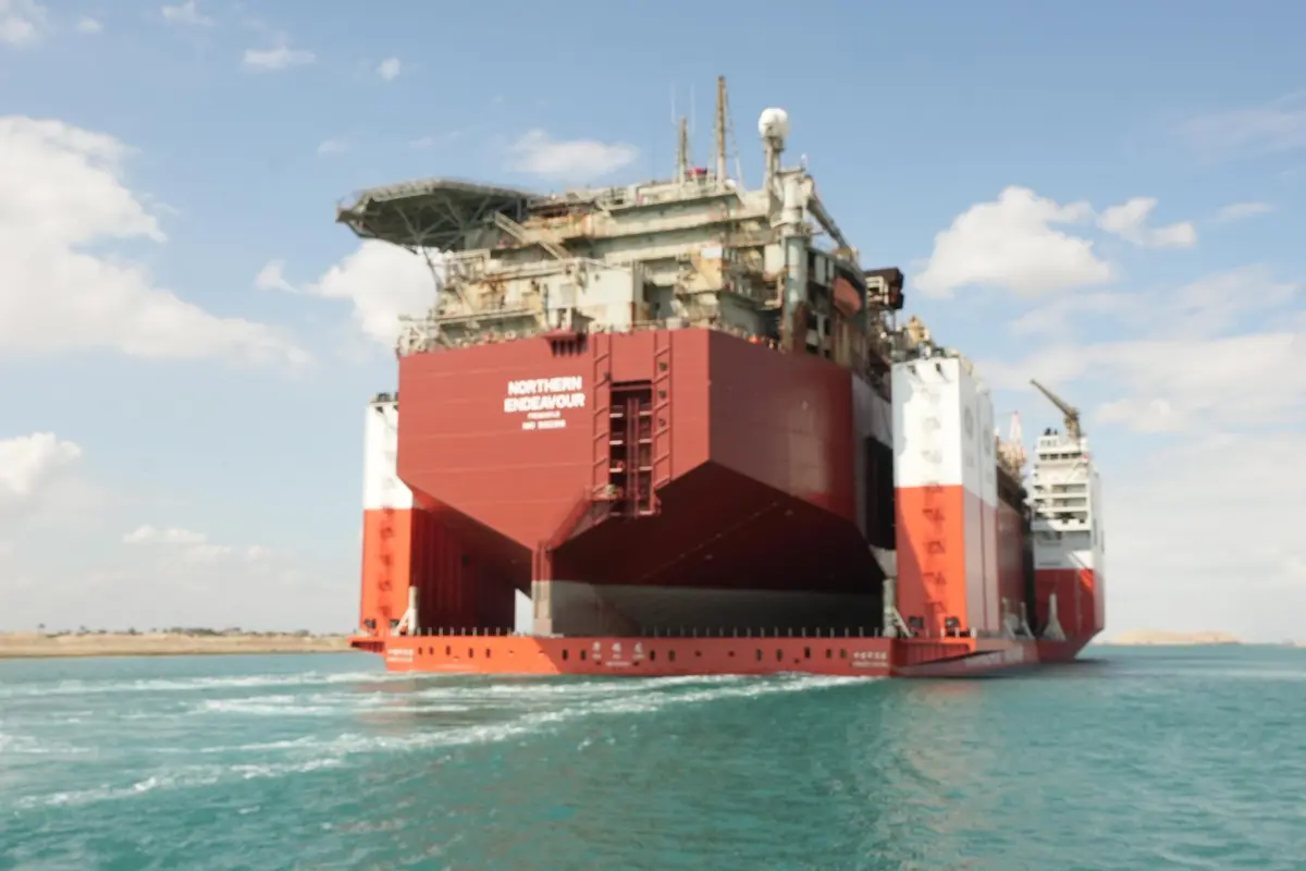 قناة السويس تشهد عبور واحدة من أكبر سفن حاملات المثقلات في العالم