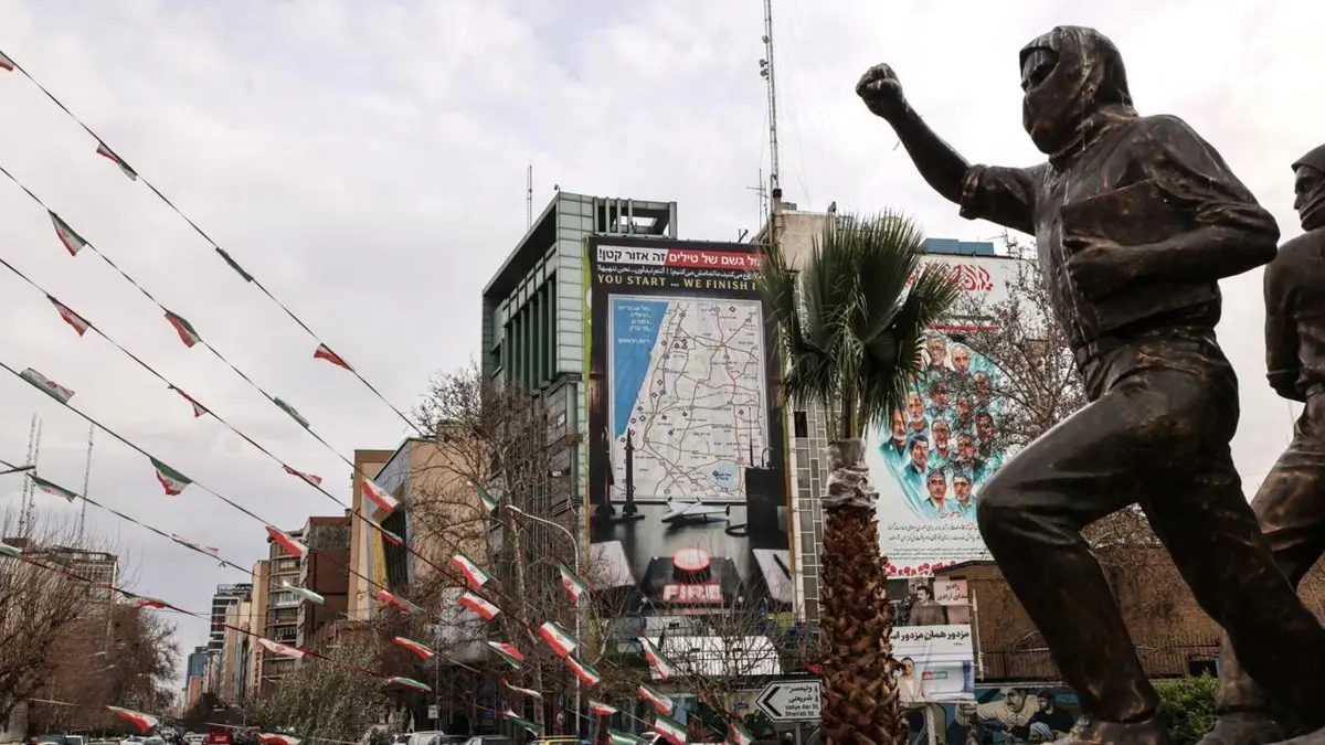 إيران تتوعّد بالرد على أي هجوم أمريكي والاتحاد الأوروبي يدعو إلى حل دبلوماسي