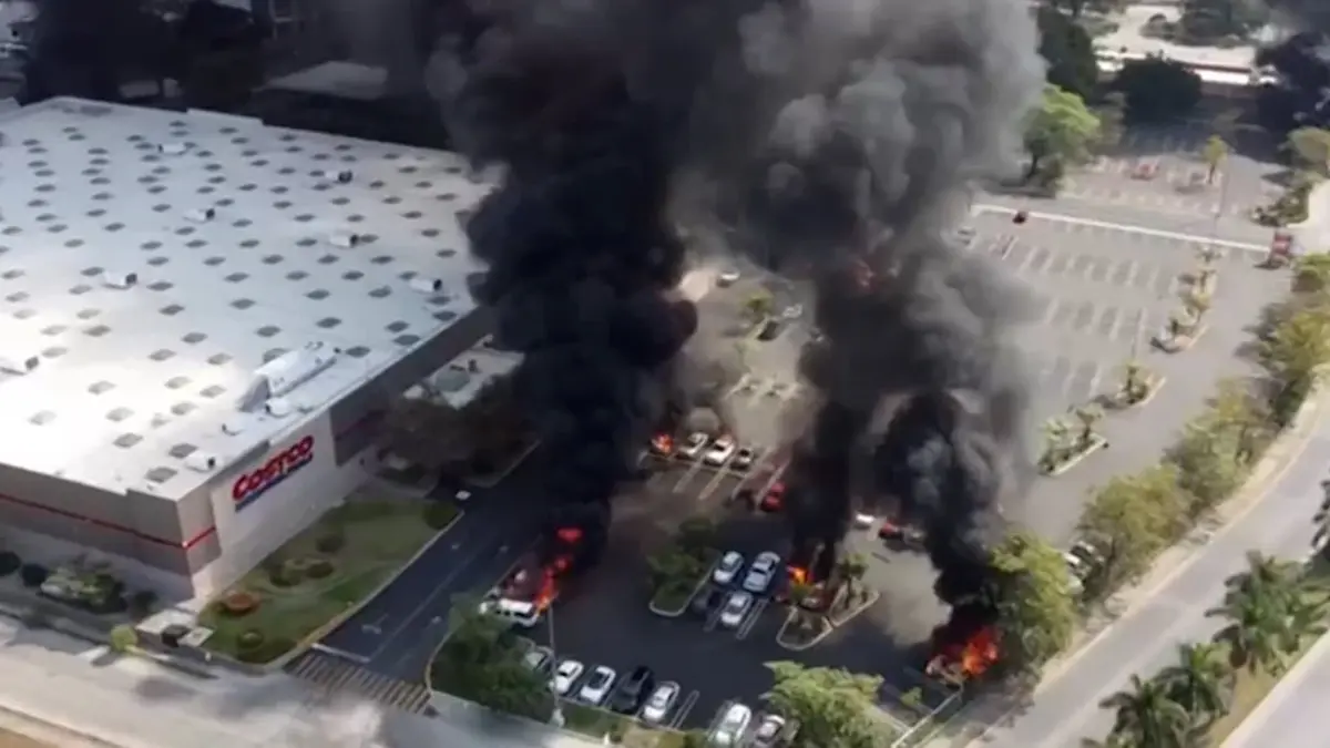 اندلاع اشتباكات عنيفة في أنحاء المكسيك بعد مقتل "إل مينشو"