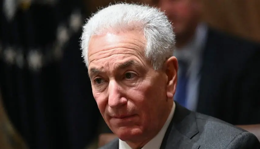 فرنسا تعاقب والد صهر ترامب بسبب تجاوزات دبلوماسية - موقع 24