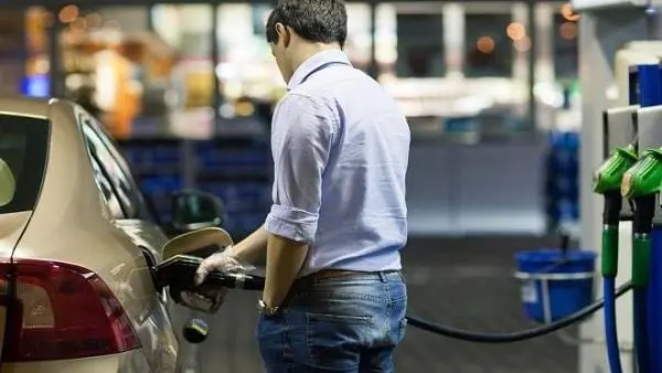 أخطاء في تعبئة الوقود قد تكلفك كثيرا