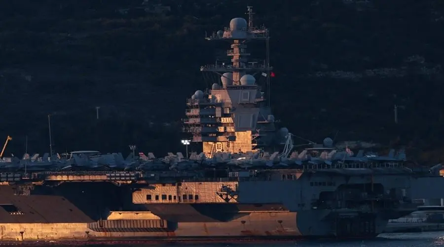 النفط يحوم قرب أعلى مستوياته في 7 شهور