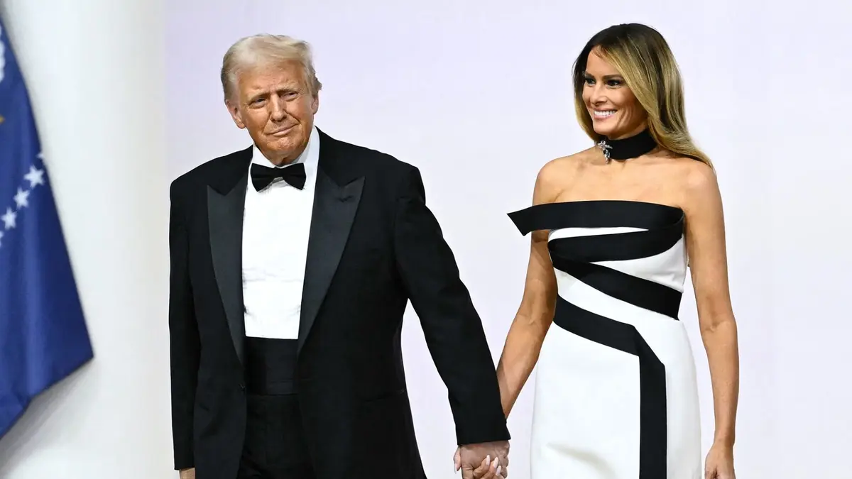 هكذا يكشف فستان التنصيب الأسود والأبيض أسرار ميلانيا ترامب