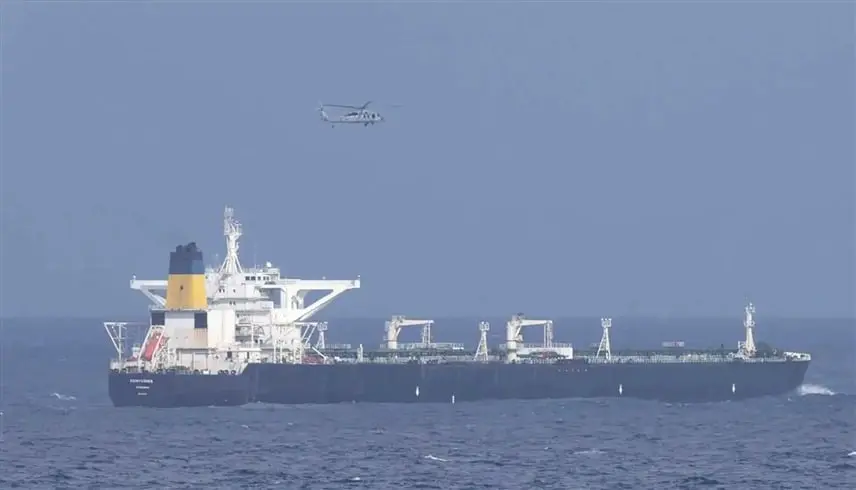 قوات أمريكية تصعد على ناقلة نفط مرتبطة بإيران في المحيط الهندي - موقع 24