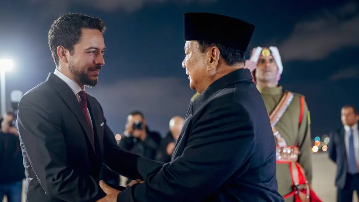 ولي العهد يستقبل الرئيس الإندونيسي لدى وصوله إلى الأردن