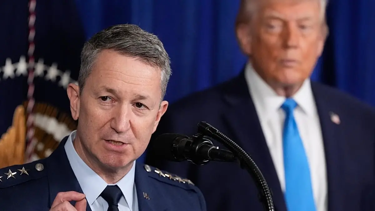 "أنا من يتخذ القرار".. ترامب يجدد وعيده وينفي معارضة رئيس هيئة الأركان لخيار ضرب إيران