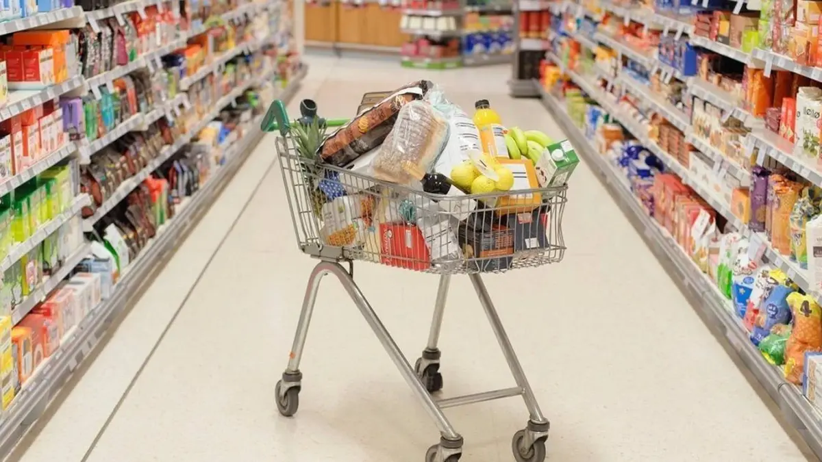 محافظ عجلون يتفقد أسواق "المدنية" ويؤكد وفرة السلع الأساسية