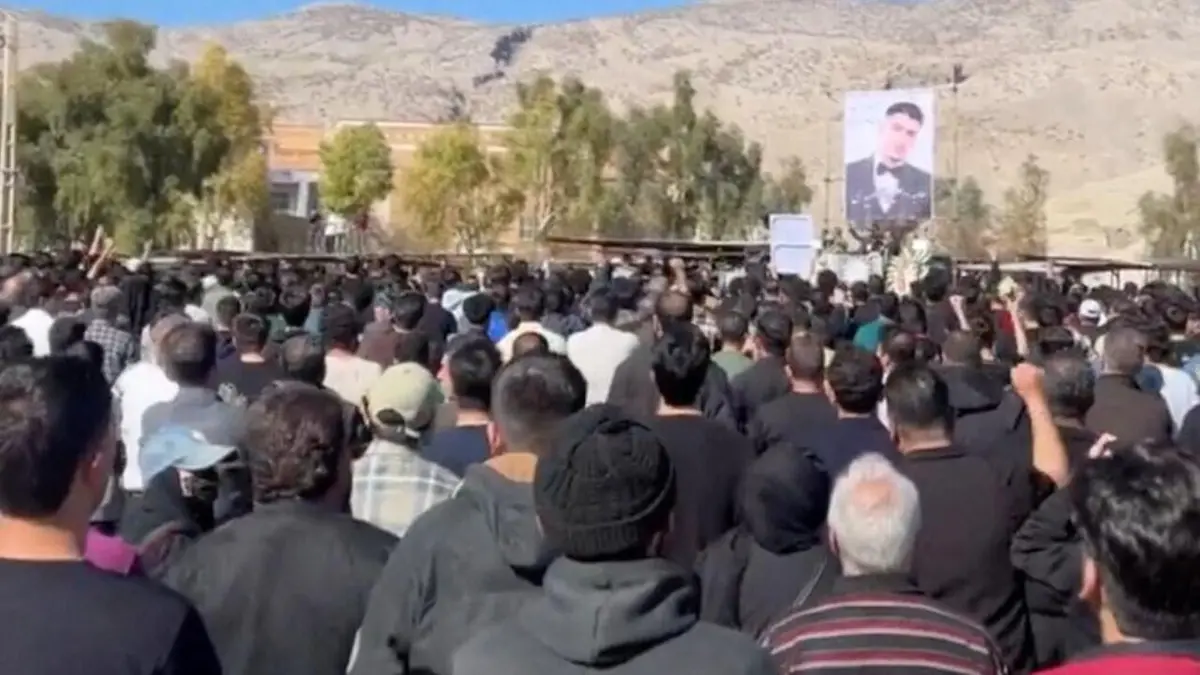 إيران تسمح لطلاب الجامعات بالتظاهر وتحذرهم من تجاوز "الخطوط الحمر"