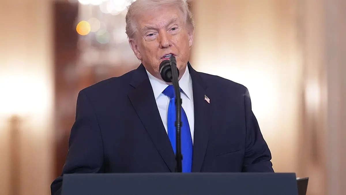 ترامب يتباهى بمساعدته امرأة في إجراء عملية لعينيها.. ويشتكي: "الطبيب خدعني"