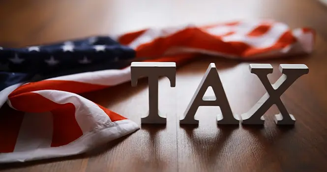 رسوم ترامب الجمركية الجديدة بقيمة 10% تدخل حيز التنفيذ بعد قرار المحكمة العليا