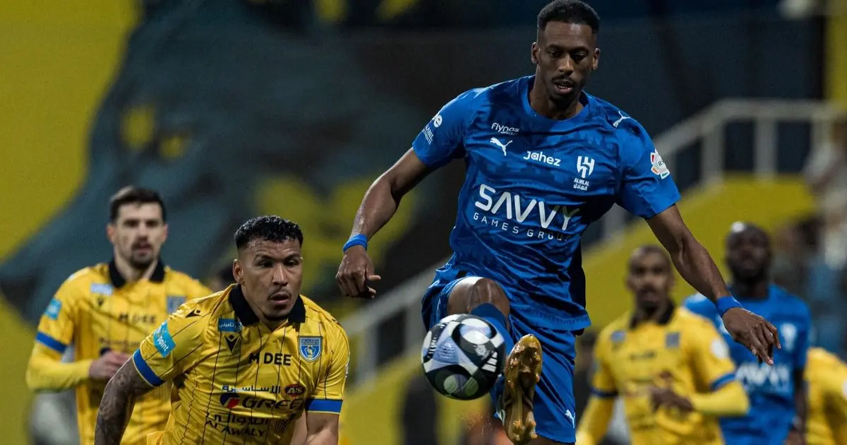 شاهد.. التعاون يوجه ضربة للهلال في سباق لقب الدوري السعودي