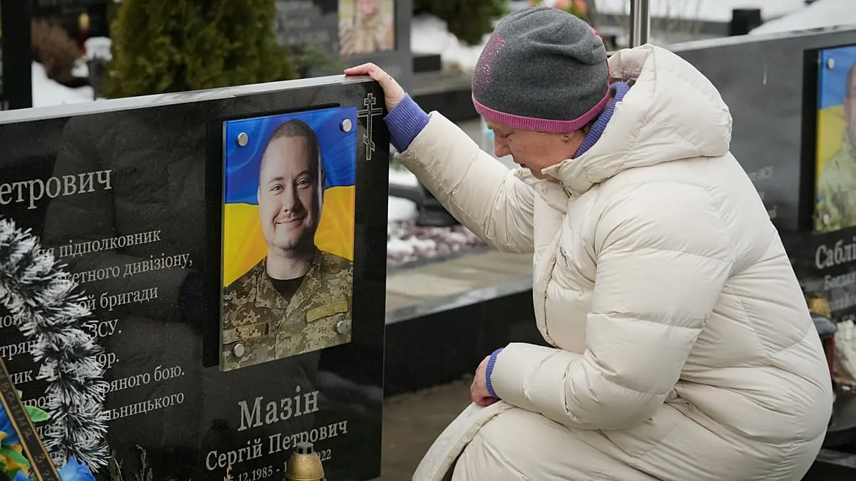 فيديو. منطقة كييف تحيي الذكرى الرابعة للغزو والمعارك مستمرة في الشرق