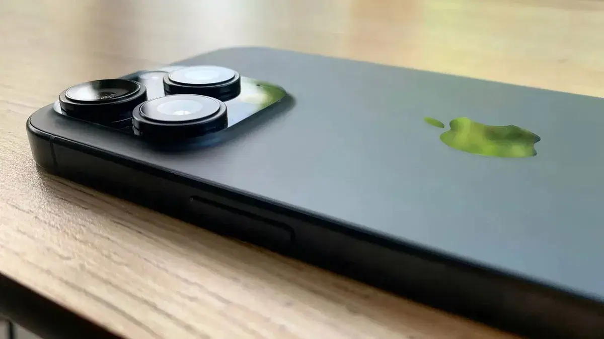 خطأ شائع بين مستخدمي آيفون وأندرويد قد يضر بالجهاز