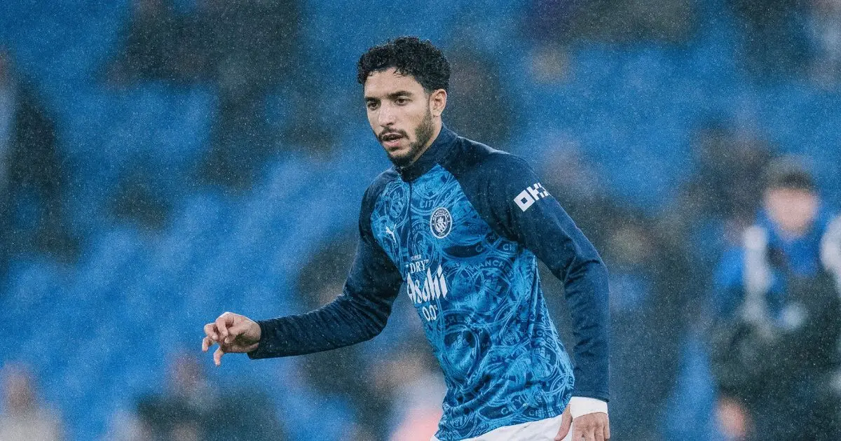 عمر مرموش في مرمى برشلونة