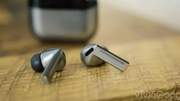 سماعات Galaxy Buds 4 Pro تحصل على إيماءات بهز الرأس لكن بدون مكبر صوت في العلبة