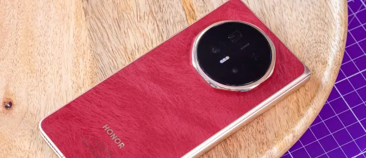 شاهد هاتف Honor Magic V6 باللون الأحمر الأنيق لأول مرة - التقنية بلا حدود