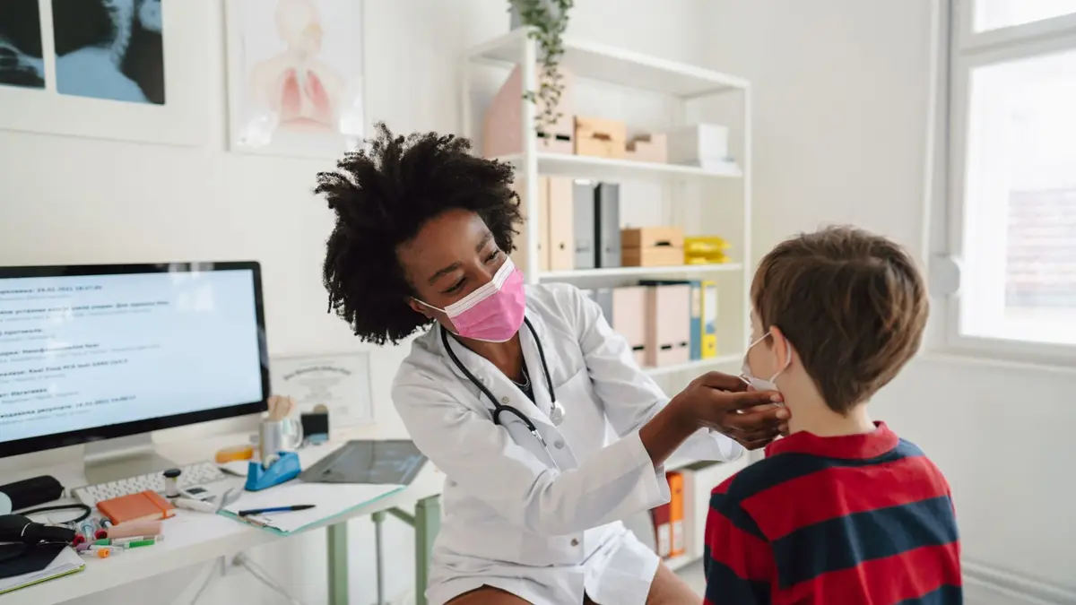 أعراض التهاب اللوزتين..كيف تمنع انتقال العدوى من شخص لآخر؟