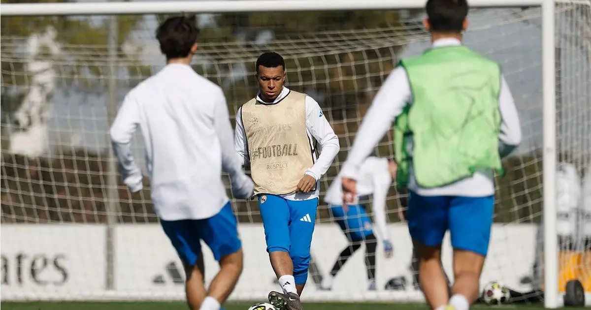 كيليان مبابي "يقطع تدريبه" مع ريال مدريد.. فهل يغيب عن موقعة بنفيكا؟