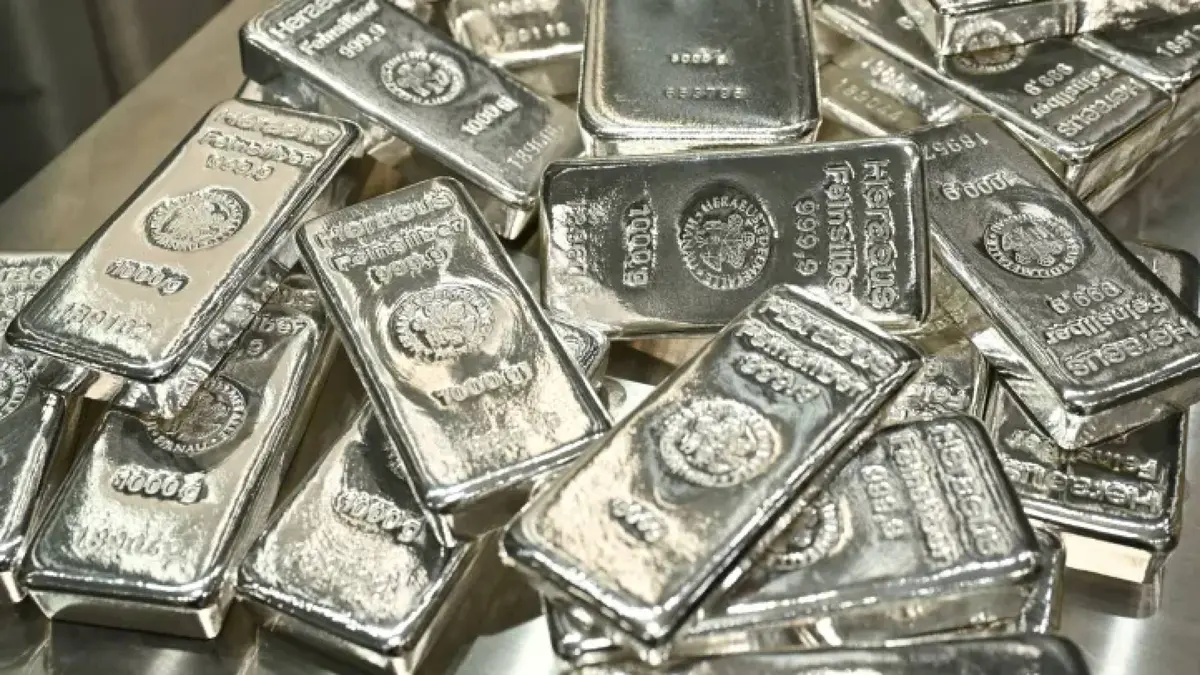 الفضة تقترب من حاجز الـ 90 دولارا بمكاسب قوية مع افتتاح تداولات الأربعاء