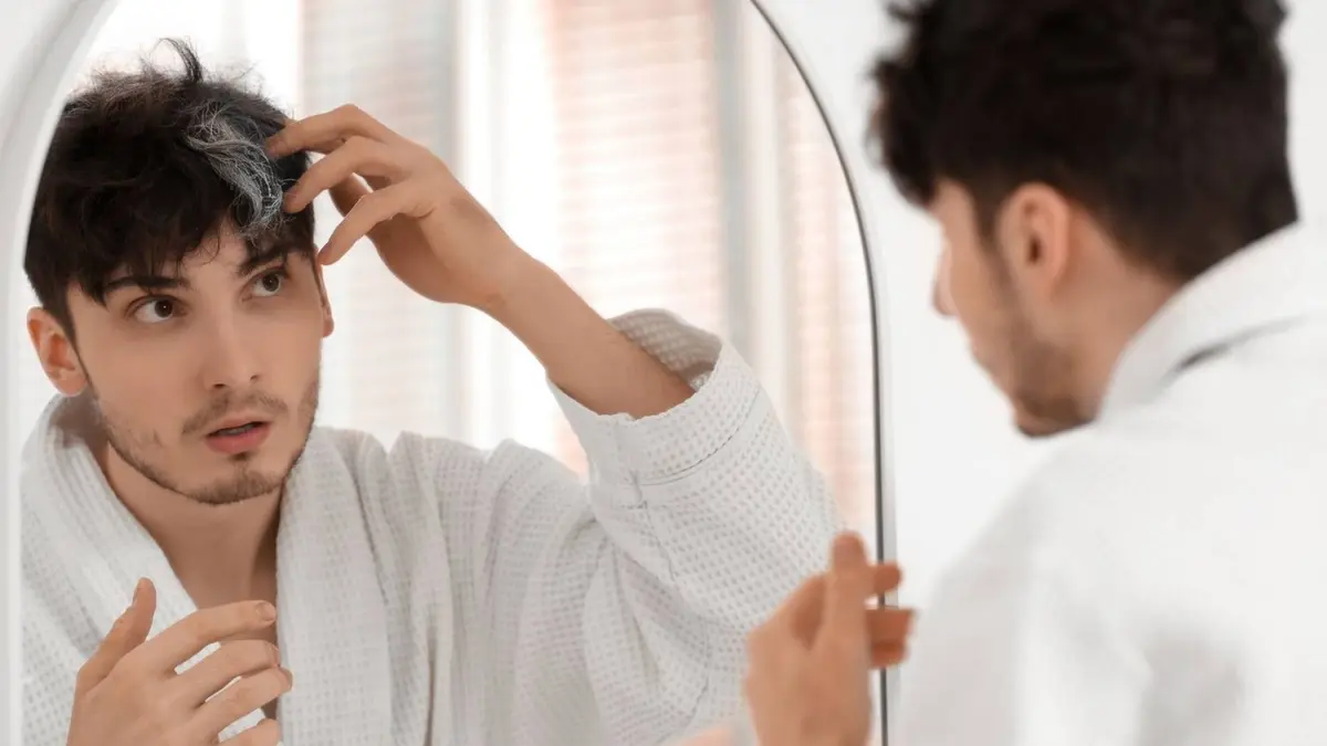 كيف تحمي شعرك من الشيب المبكر؟ نصائح علمية لمواجهة الإجهاد التأكسدي