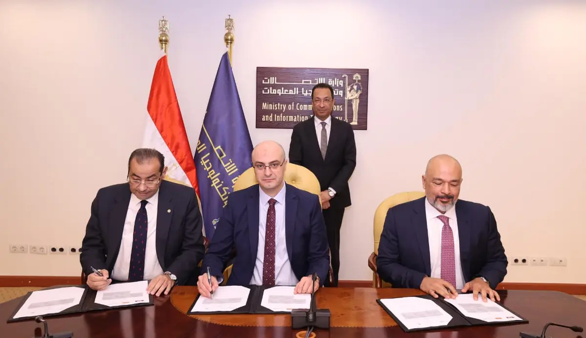 «تنظيم الاتصالات» يبرم اتفاقيات مع المصرية للاتصالات وإي آند مصر لتعزيز الاستثمارات وتطوير خدمات المحمول - أموال الغد