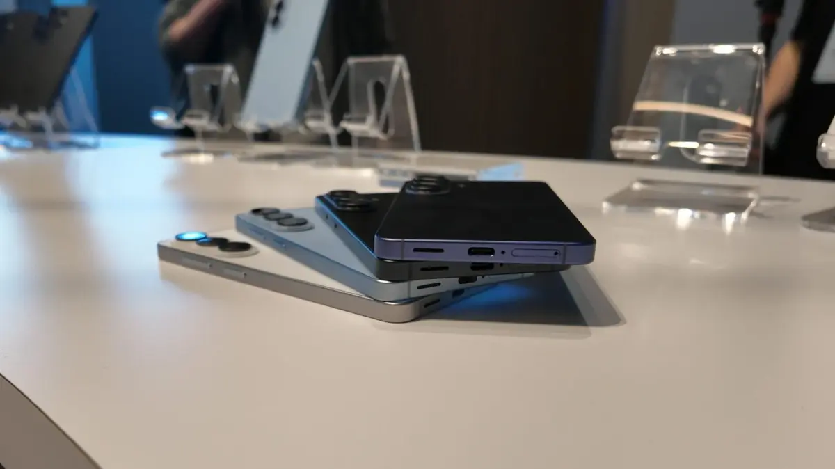 سامسونج Galaxy S26 أول هاتف للشركة يدعم التوافق مع AirDrop عبر Quick Share - عالم التقنية