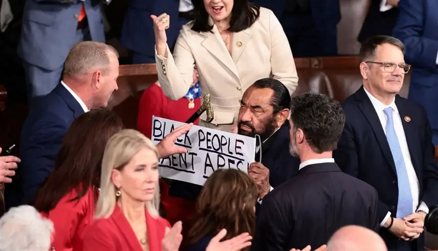 فيديو.. "السود ليسوا قروداً" تطرد نائباً خلال خطاب ترامب - موقع 24