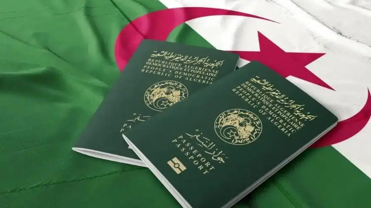 الرئيس الجزائري يوقع مرسوما بتعديل قانون الجنسية يحدد حالات سحبها حفاظا على مصالح الجزائر العليا