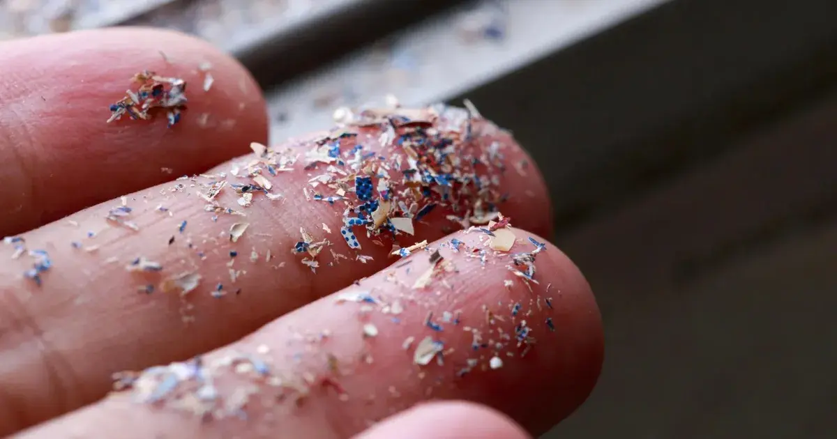 دراسة: التعرض لجزيئات البلاستيك يزيد خطر الإصابة بسرطان البروستاتا