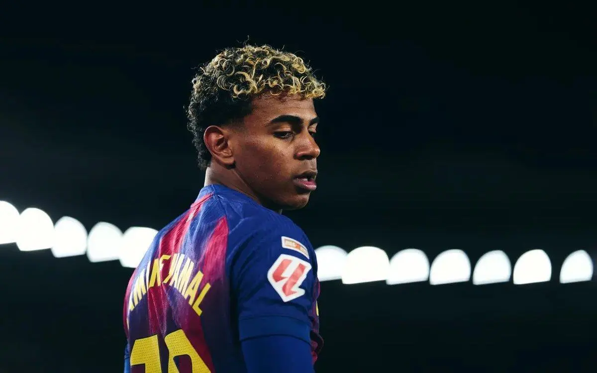 لامين يامال يتوج بجائزة جديدة مع برشلونة