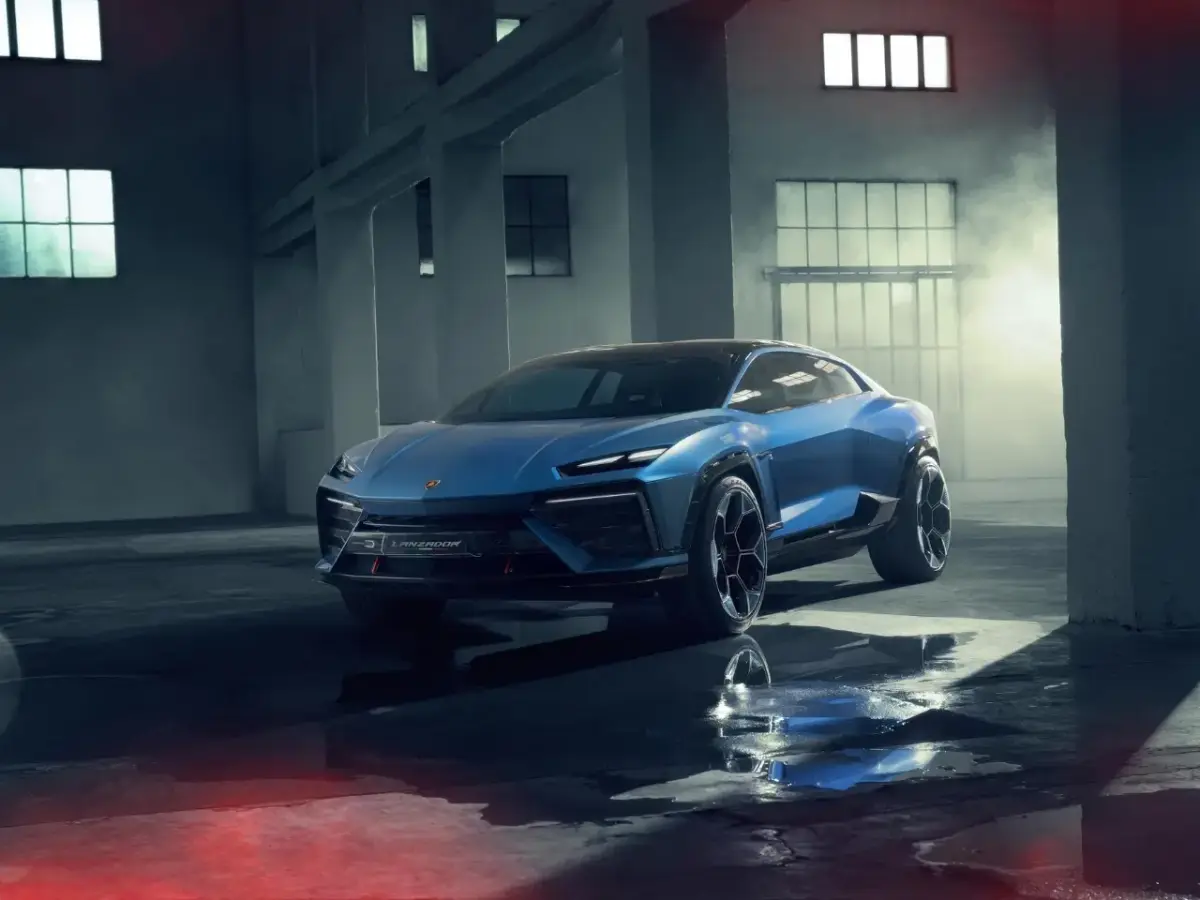 لامبورغيني تتراجع عن خطط إطلاق سيارتها الكهربائية بالكامل لضعف الطلب - عالم التقنية