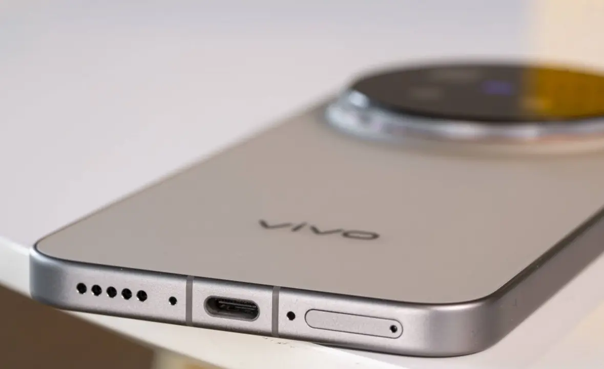 Vivo تختبر هاتفًا ببطارية عملاقة بسعة 12,000 مللي أمبير وفقًا لتسريب جديد - التقنية بلا حدود