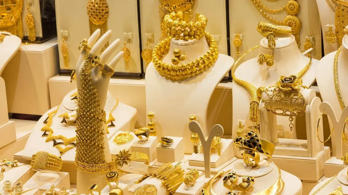 استقرار حذر في سوق الذهب الإماراتي.. قائمة الأسعار لبيع وشراء العيارات المختلفة