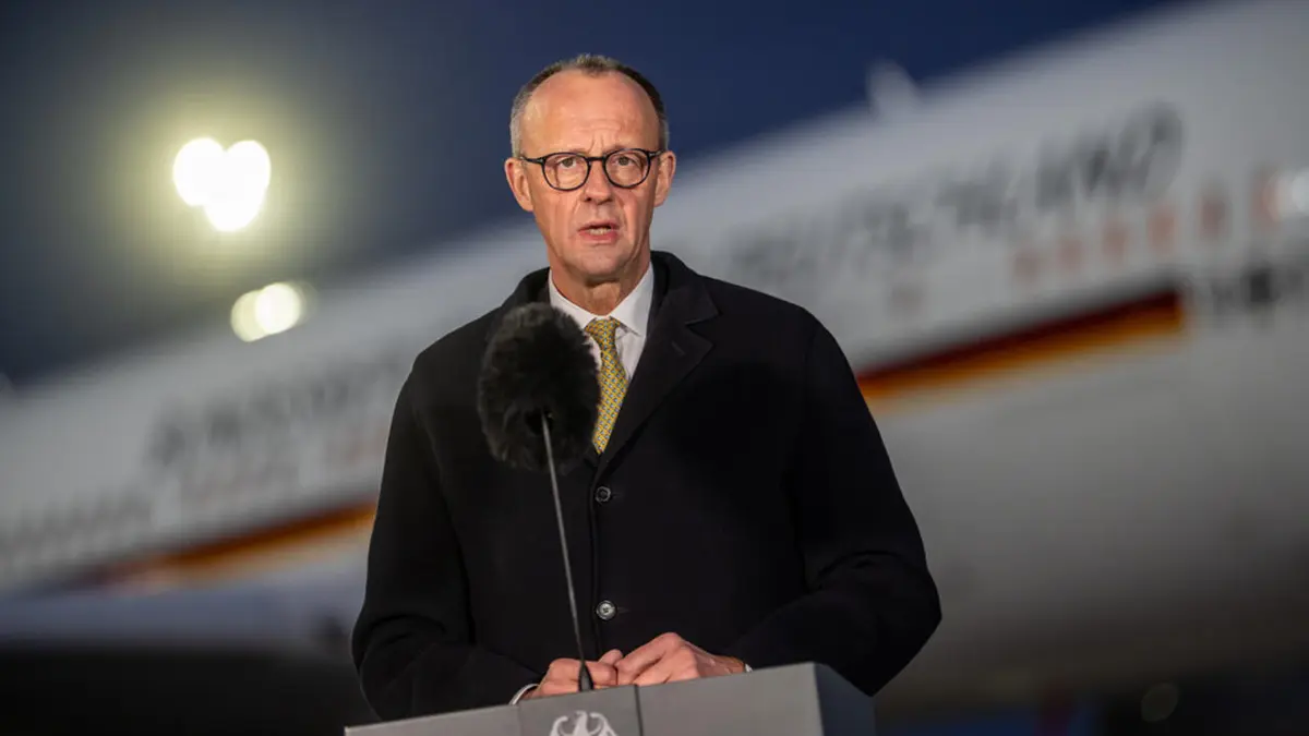 المستشار الألماني يصل بكين في ثالث زيارة لزعيم غربي إلى الصين هذا العام