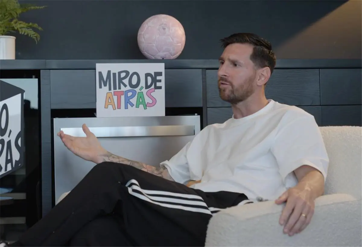 ميسي: تلقيت عرضًا لتمثيل إسبانيا.. أشعر بالجهل وفزت على مارادونا