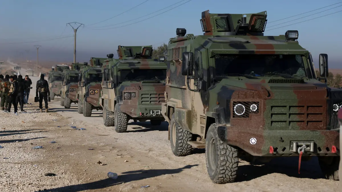 دمشق تؤكد حصول فرار جماعي من مخيم الهول الذي كان يؤوي عائلات أفراد من تنظيم "الدولة الإسلامية"