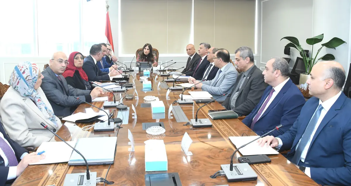 وزيرة الإسكان تستعرض الإجراءات الخاصة بتشغيل مشروع «حدائق تلال الفسطاط» - أموال الغد