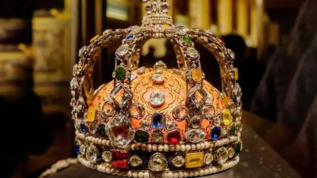 زلزال في "اللوفر".. استقالة المديرة دي كار بعد سرقة مجوهرات بقيمة 88 مليون