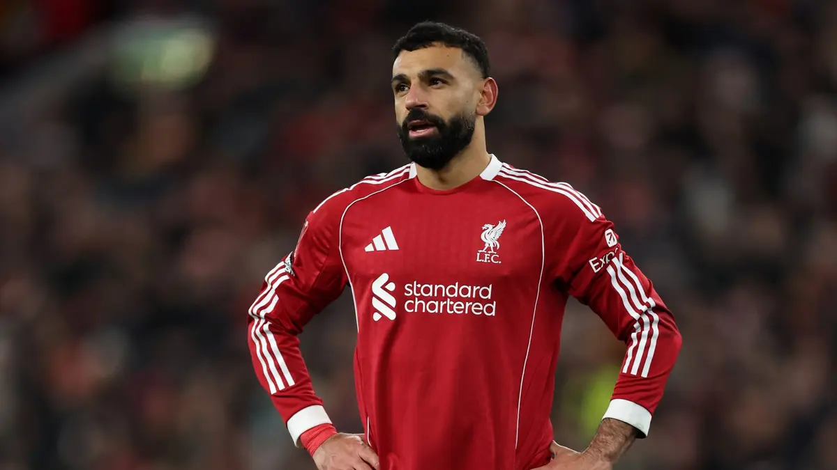 بصورة على إنستغرام.. لاعب ليفربول يستعرض خزانة ألقاب صلاح