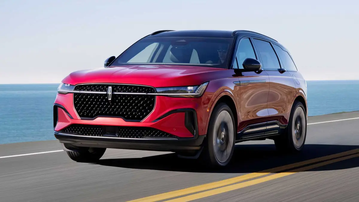 لينكولن تُخطط لإنتاج سيارة دفع رباعي مُستوحاة من فورد برونكو