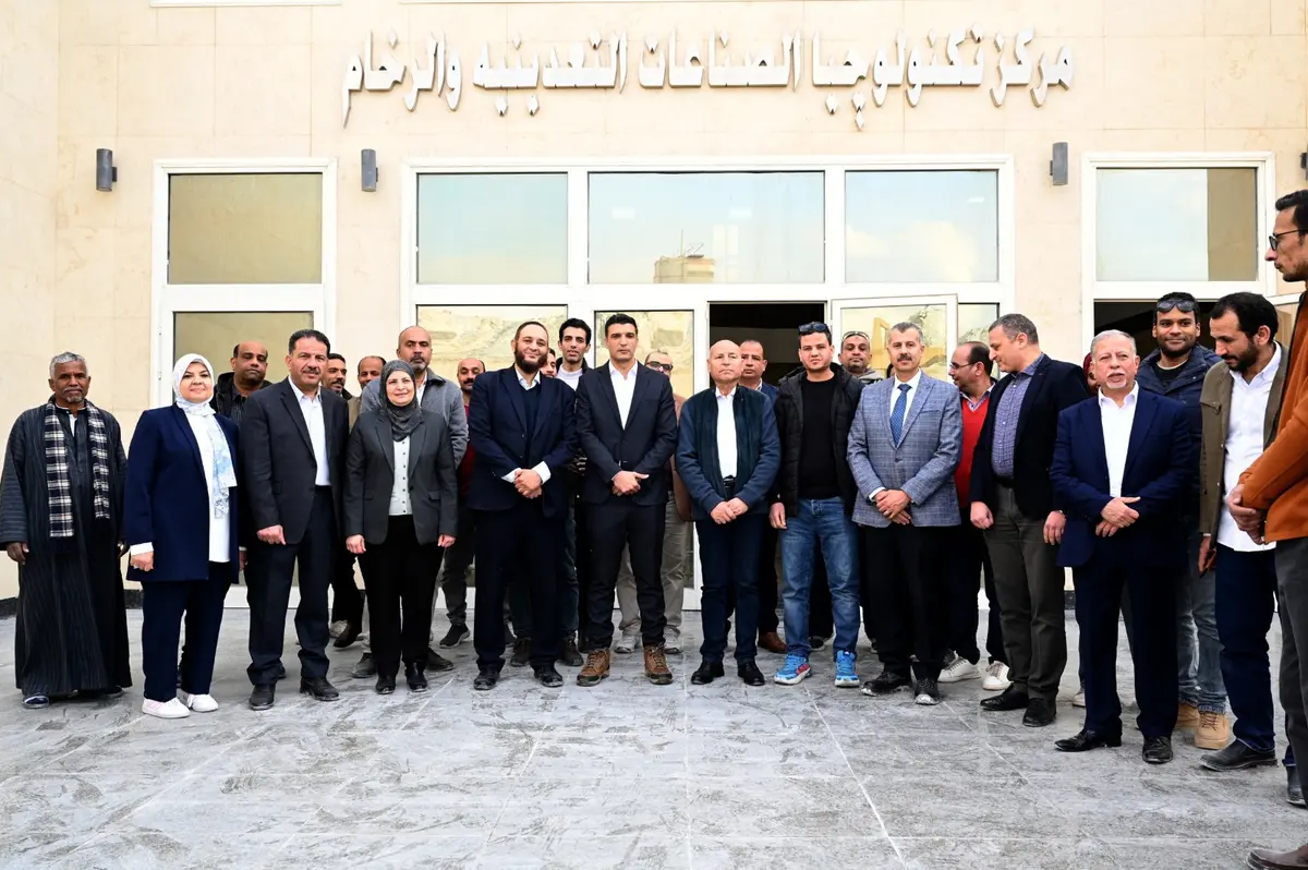 وزير الصناعة يتفقد 5 مصانع للرخام والجرانيت بشق الثعبان - أموال الغد