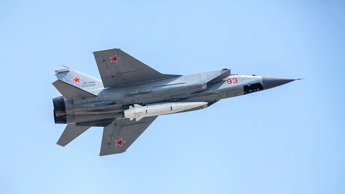 كاتب بريطاني: الصواريخ الفرط صوتية هي ورقة بوتين ضد الغرب